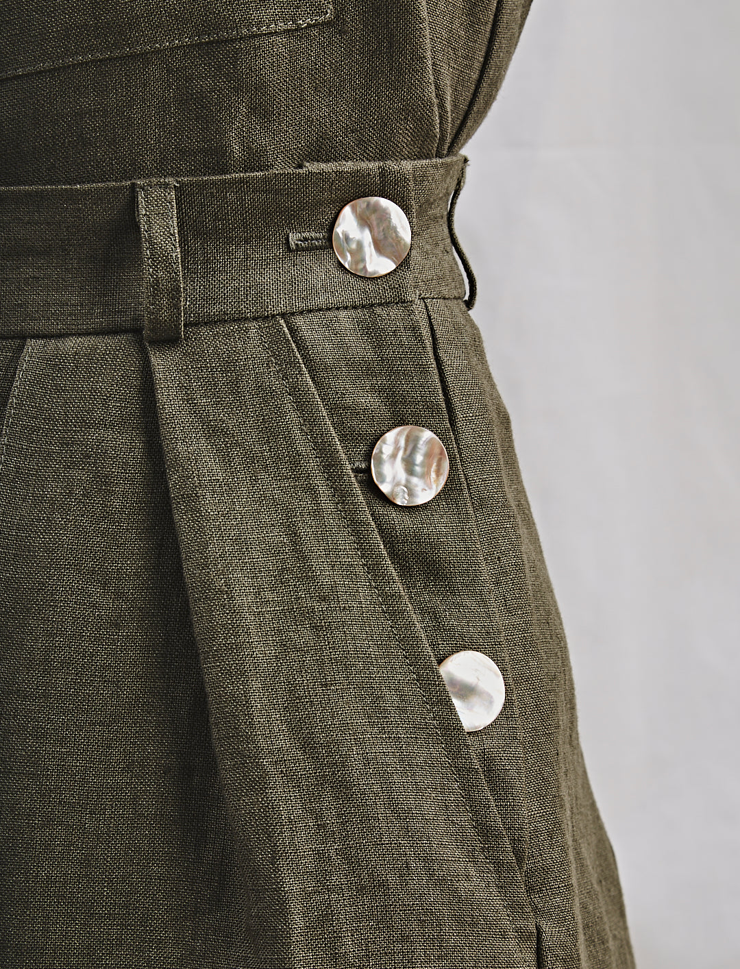 Etienne Shorts Khaki Linen